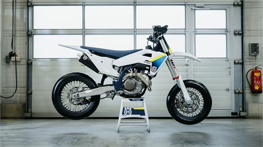 2025 - Husqvarna FS 450 - Unerreichte Supermoto-Performance